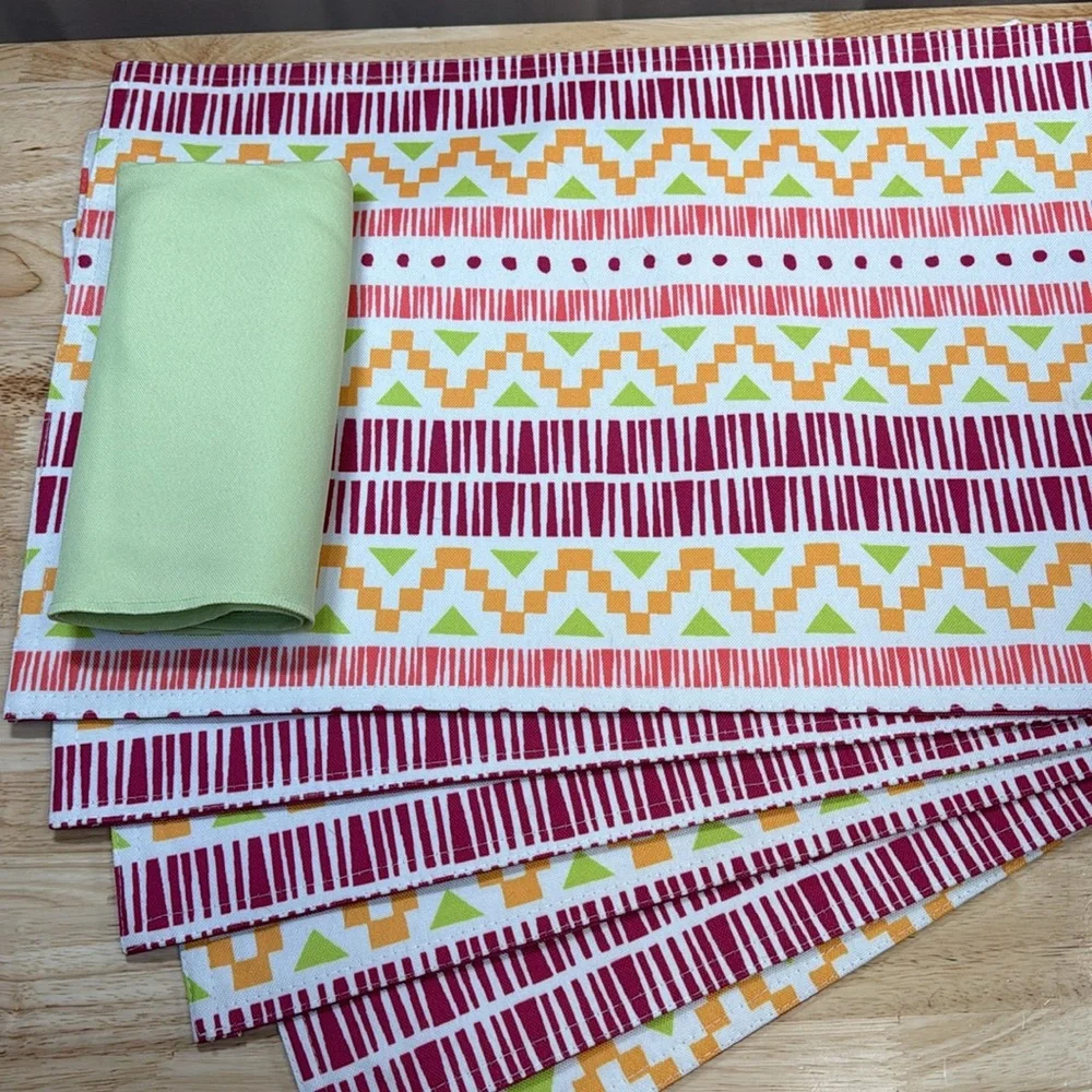 Pier 1 tribal colorful set of 6 placemats NWOT reversable